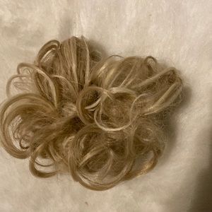 Sale 🎈Blonde scunchie hair extensions bun!
